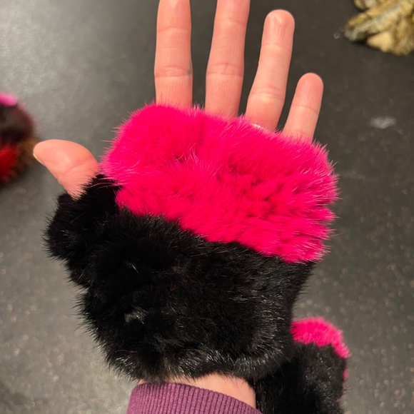 Real Fur Fingerless Gloves NWT - Picture 3 of 4
